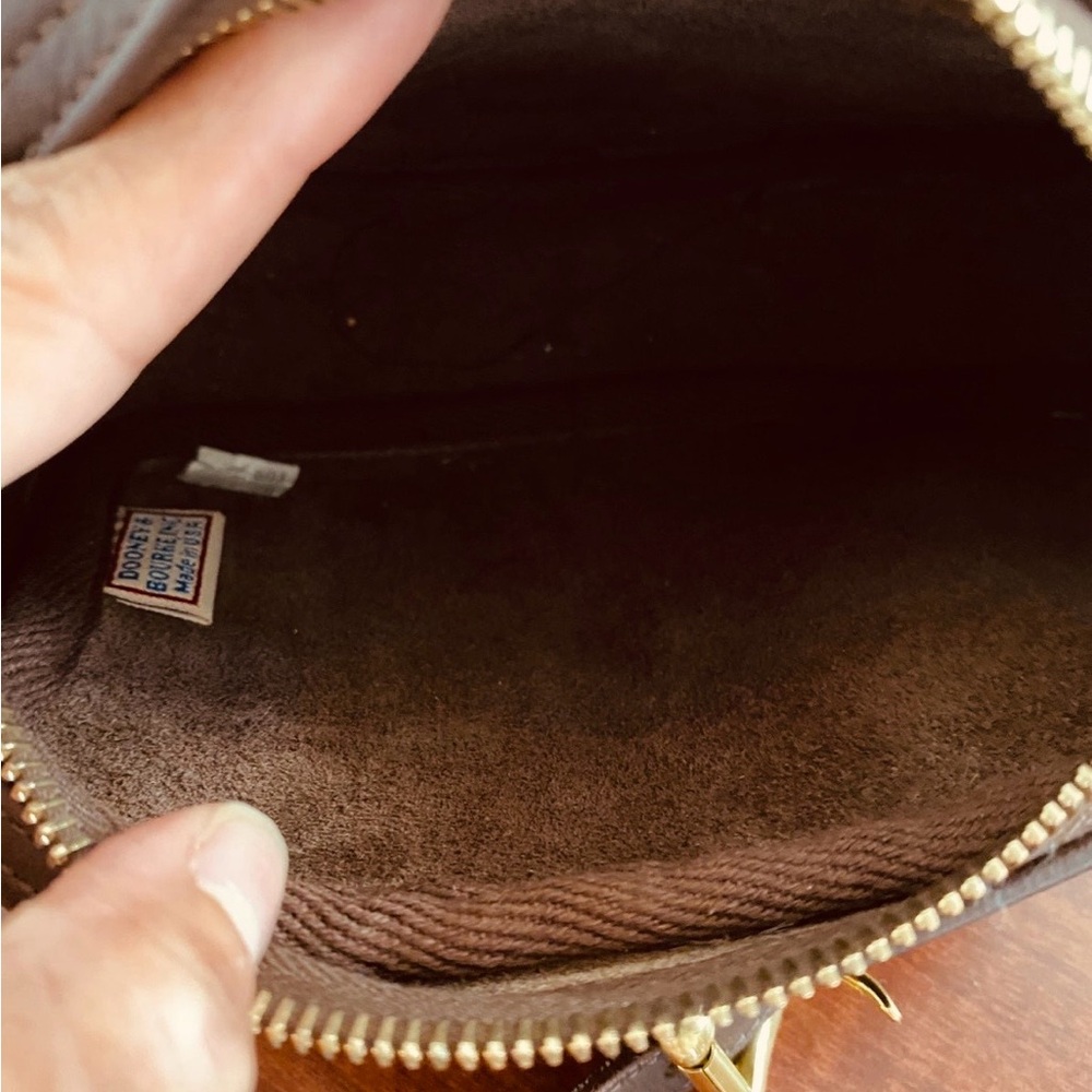 MINI VINTAGE DOONEY & BOURKE MINI COMPACT DARK BROWN SHOULDER BAG - Picture 7 of 13